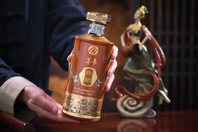茅乡：珍酿酱棕色